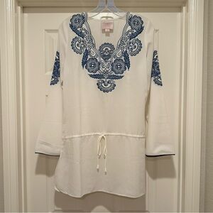 NEW Romeo & Juliet Couture White Tunic Top with Blue Embroidery Size Medium